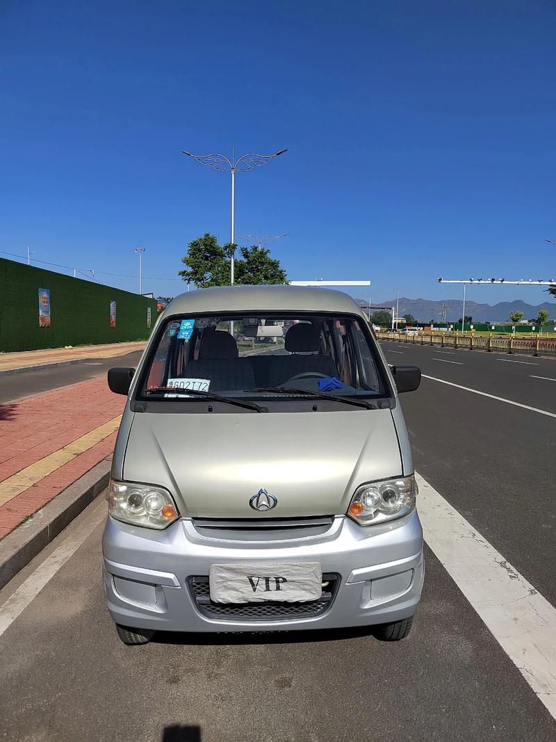 电脑电源内部散热与电路板细节