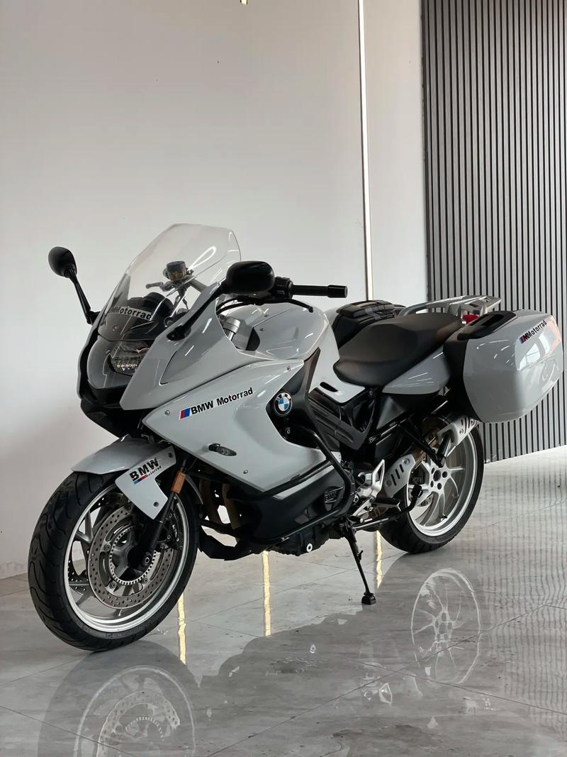 新贵F800无线鼠标评测：商务舒适与双模连接的完美结合