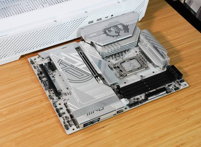 msi微星MAG A1000GL PCIE5 vs 九州风神PQ650G 深度对比