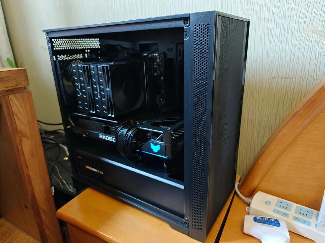 长城冰霜X3机箱评测：200元内玻璃侧透优选，散热扩展两不误