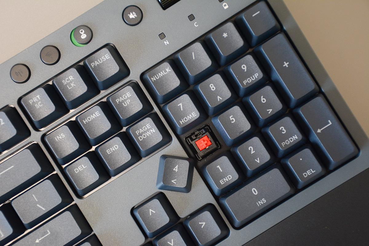 Tt eSPORTS G821 飞行家 vs 讯拓幽灵蜂蜂刃5 深度对比