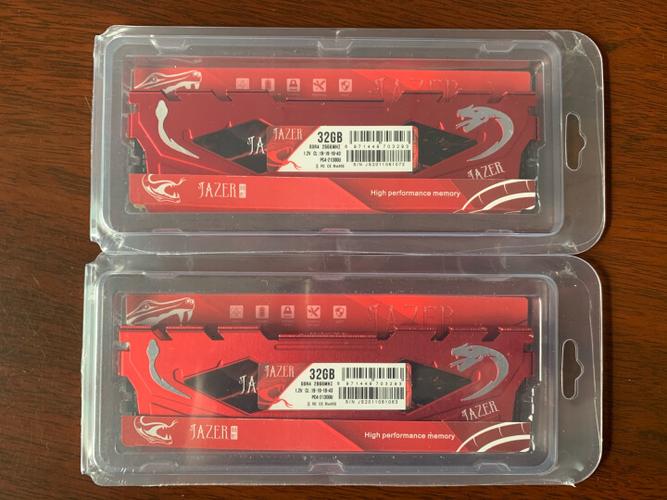 台式机内存安装过程展示