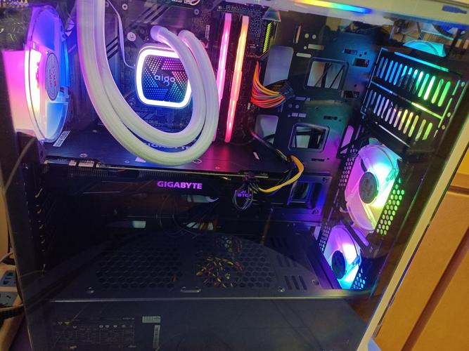 RGB内存套装在游戏PC中的应用