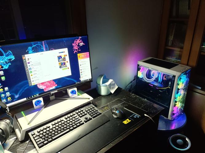 RGB内存散热与灯光结合效果