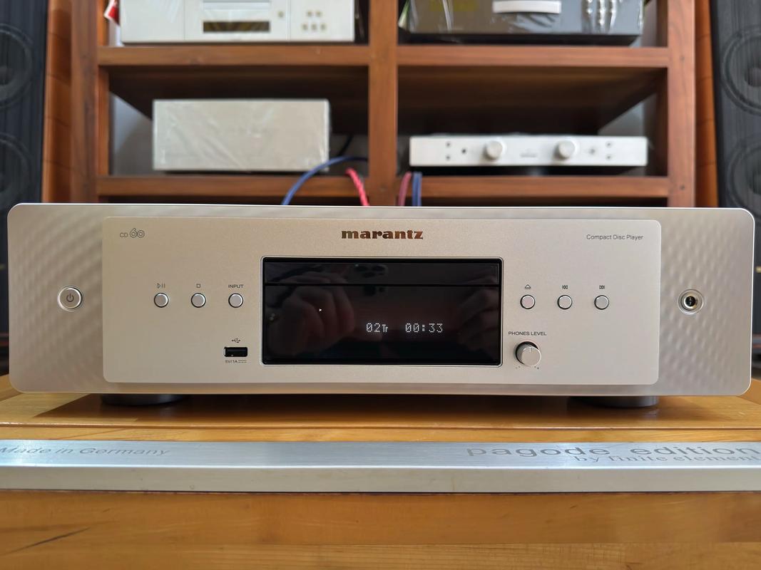 功放和CD播放器正面