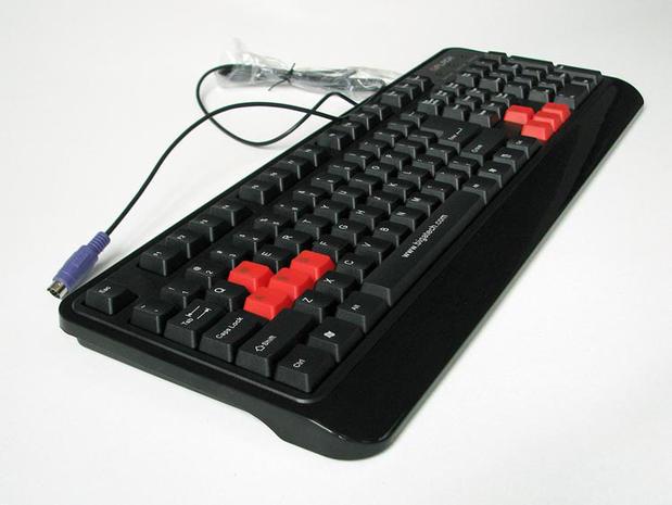 旗键KB812 vs 灵逸黑寡妇：防水健康键盘与机械游戏键盘深度对比