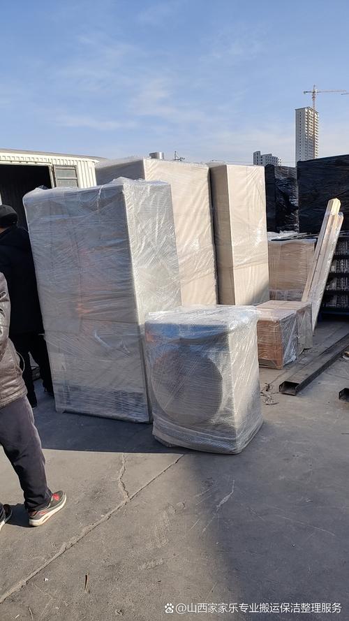 商务人士使用便携鼠标