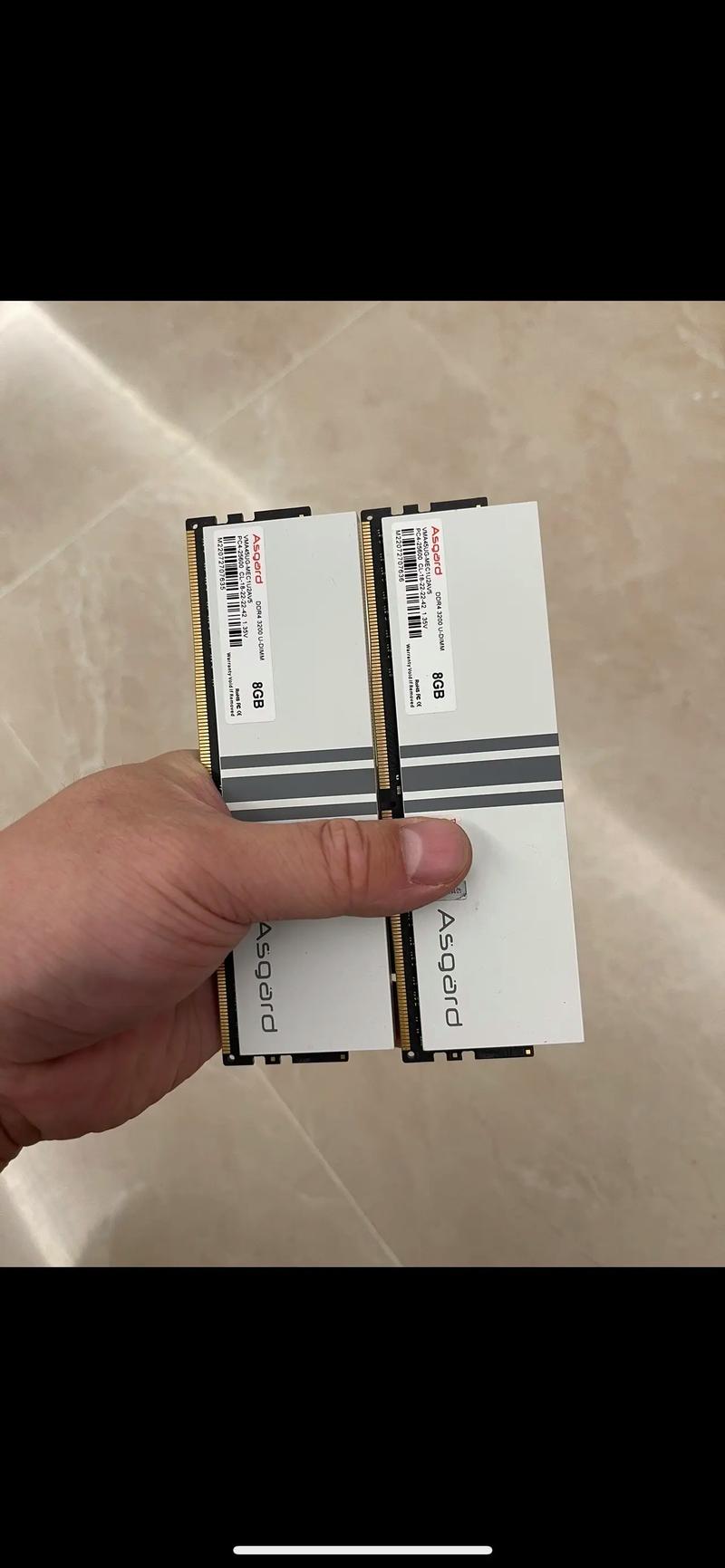 双条内存纯白设计展示