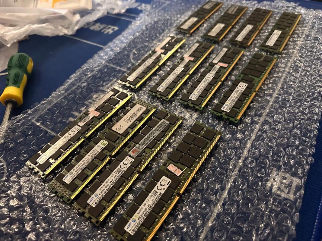 Multiple RAM modules on table hardware