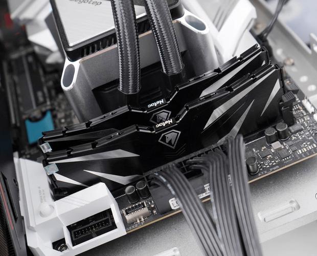 DDR5内存核心规格与接口细节