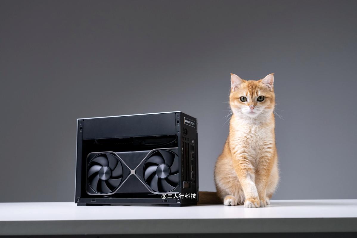 机箱侧面玻璃展示