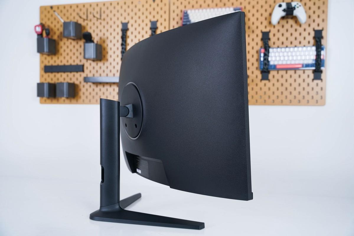 HKC VG32C2Q支架与接口细节