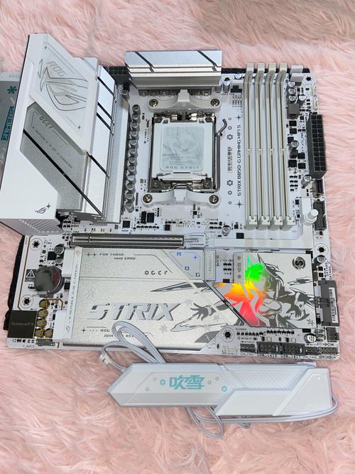 华硕ROG-STRIX-850G-White高达定制版 vs 海盗船SF600 深度对比