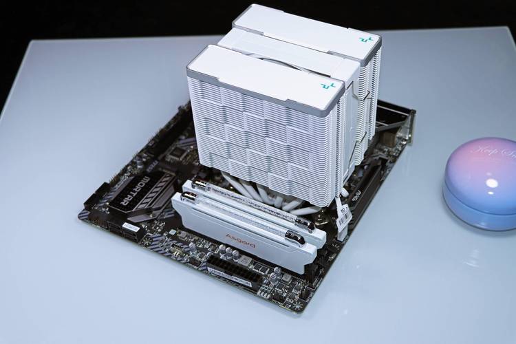 DDR4内存芯片规格展示