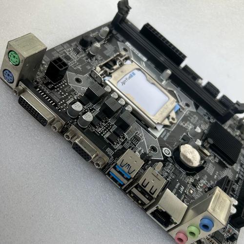 内存插槽和SATA接口