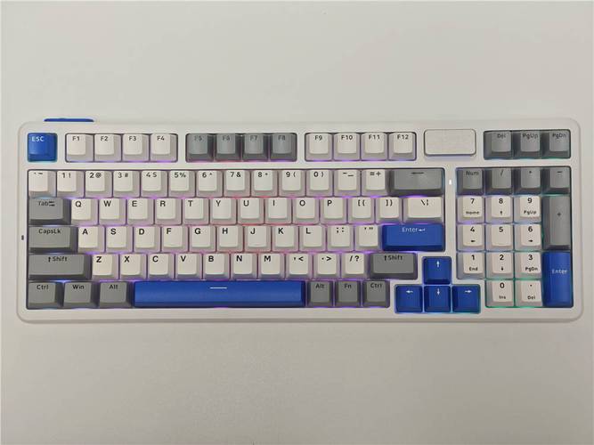 机械键盘青轴轴体特写