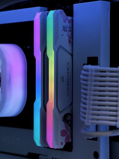 美商海盗船复仇者 RGB SL 樱瞳花嫁联名款 DDR5 6800 64GB 评测：高频大容量与联名美学完美结合