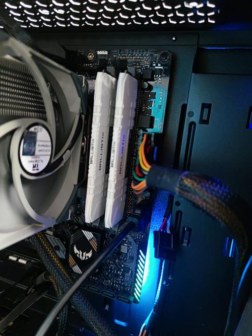 英睿达 Ballistix 铂胜 RGB 16GB（2×8GB）DDR4 3600 评测：高频 RGB 内存的性价比之选