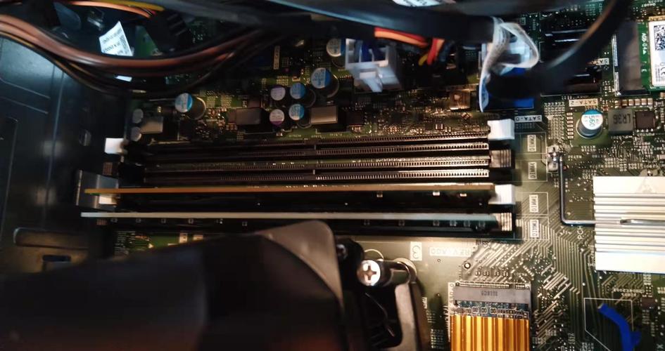 DDR4 内存模块白色背景