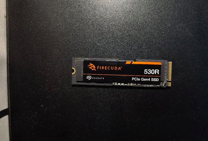 SSD with heatsink