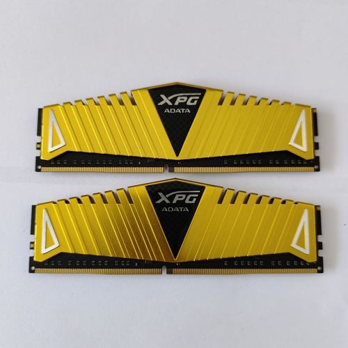 台式机内存安装外观