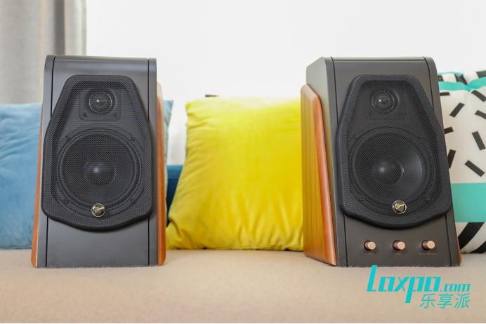 惠威M200D桌面搭配