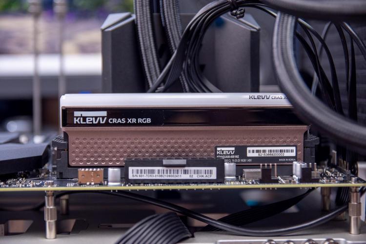 机箱内硬件散热与灯光