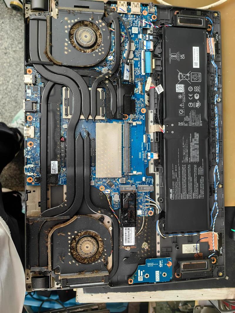 华硕PM-355C vs 九州风神病毒 II 深度对比：入门级 vs 高端中塔