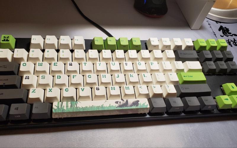 键盘底部散热孔