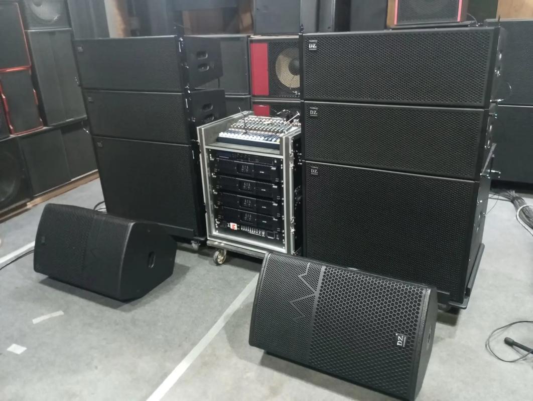 专业音箱现场演出场景
