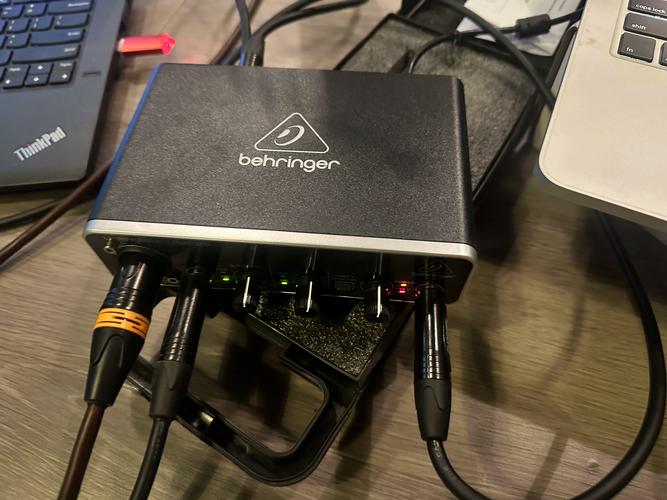 百灵达B1800XP低频震动效果