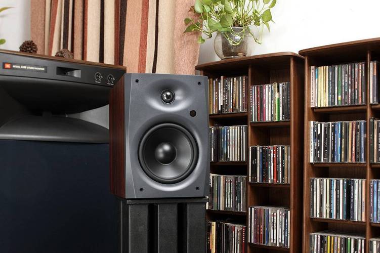 HiVi D1090 desktop setup