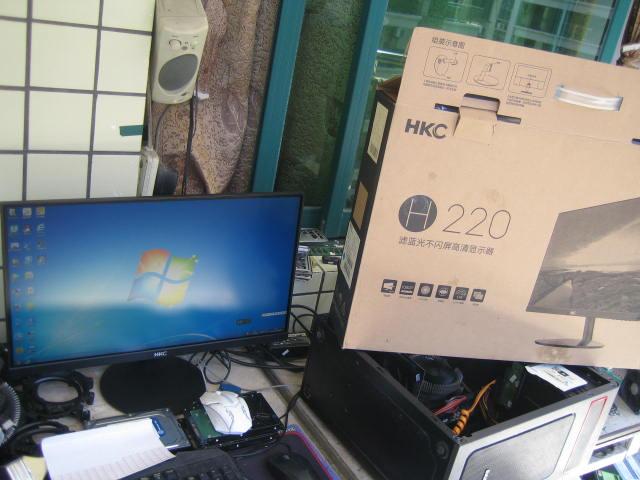 HKC H220显示器正面外观