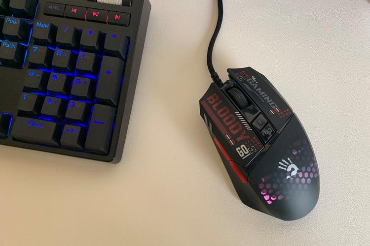 PC机箱内显卡与硬件性能安装展示