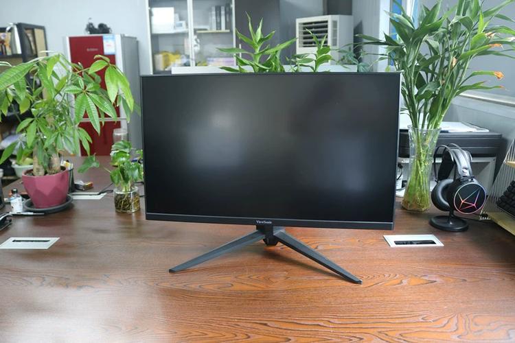 显示器规格对比示意图