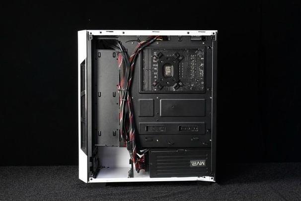 航嘉GX580H（白色）中塔机箱深度评测：兼顾扩展与散热的理想之选