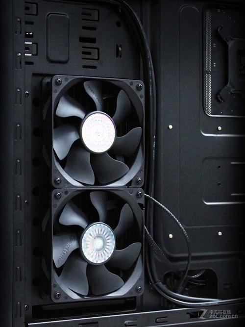 机箱内部结构与仓位布局