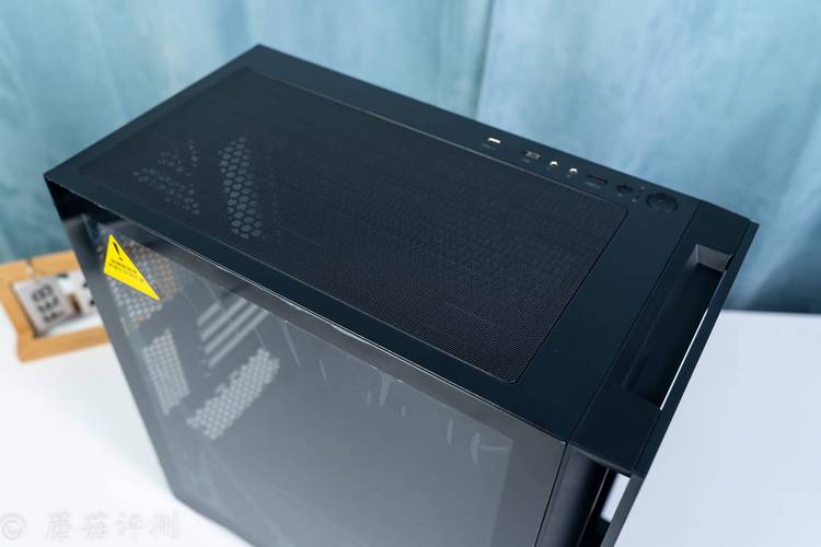 High performance computer case with components