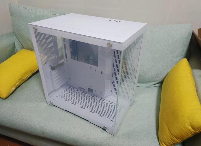 空机箱内部结构与仓位布局