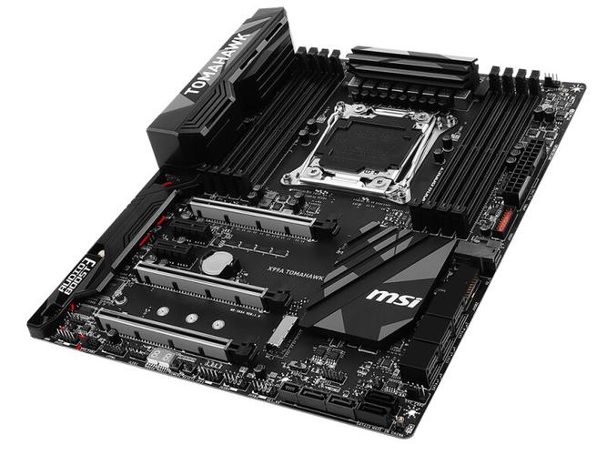 主板 CPU 插槽与内存槽特写