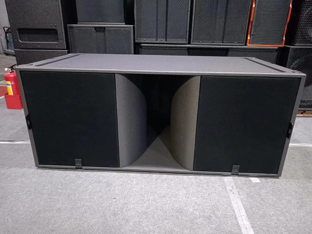 Audio system rack with amplifier and speaker