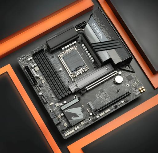 主板 CPU 插槽和内存规格细节