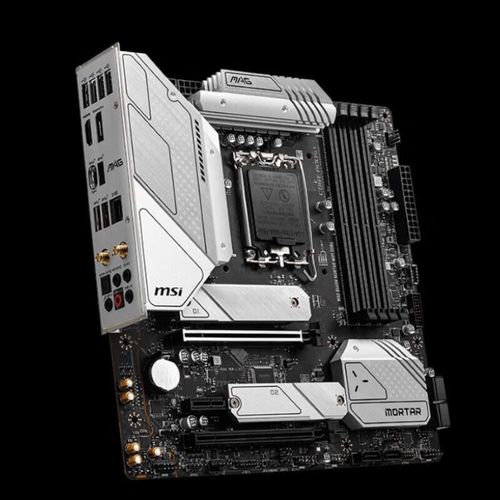 CPU 插槽与内存插槽特写