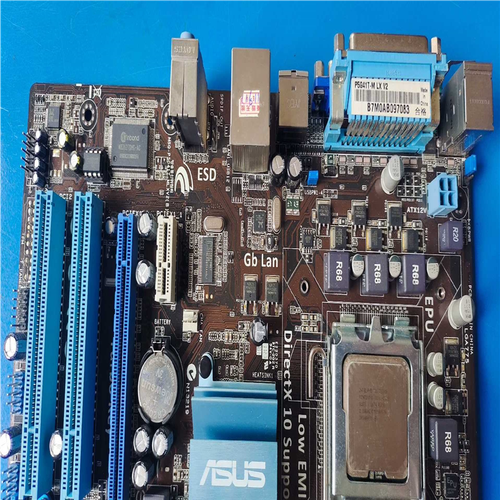 DDR3内存插槽与扩展接口