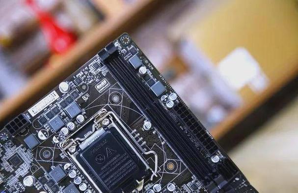 电脑主板整体布局