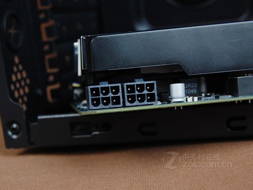 蓝宝HD6870毒药版显卡整体外观