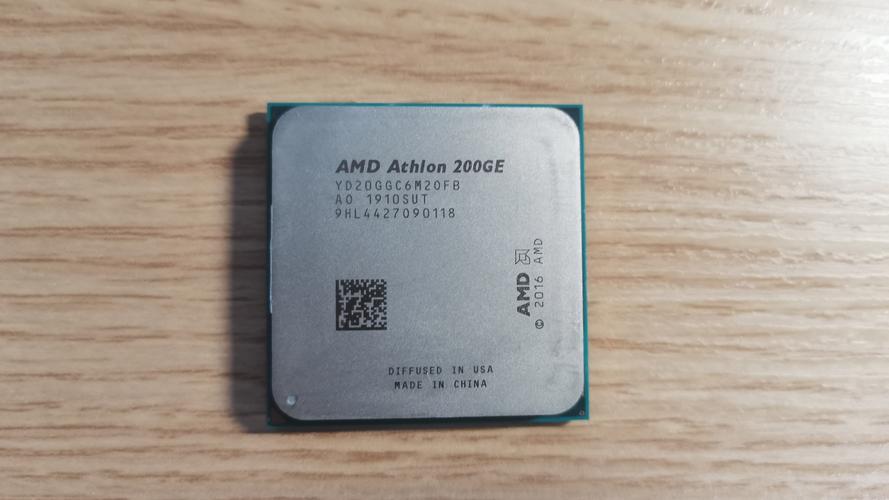 AMD Athlon 200GE处理器正面特写