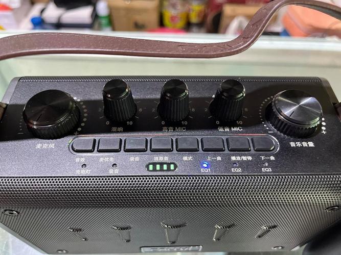 扩威U996音箱侧面