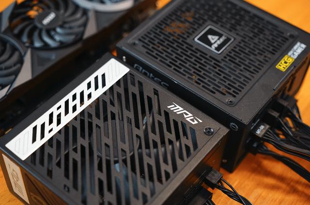 MSI MPG A1000G 电源外观细节展示