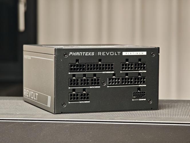 Phanteks REVOLT 1000W深度评测：白金牌全模组电源的高效稳定之选